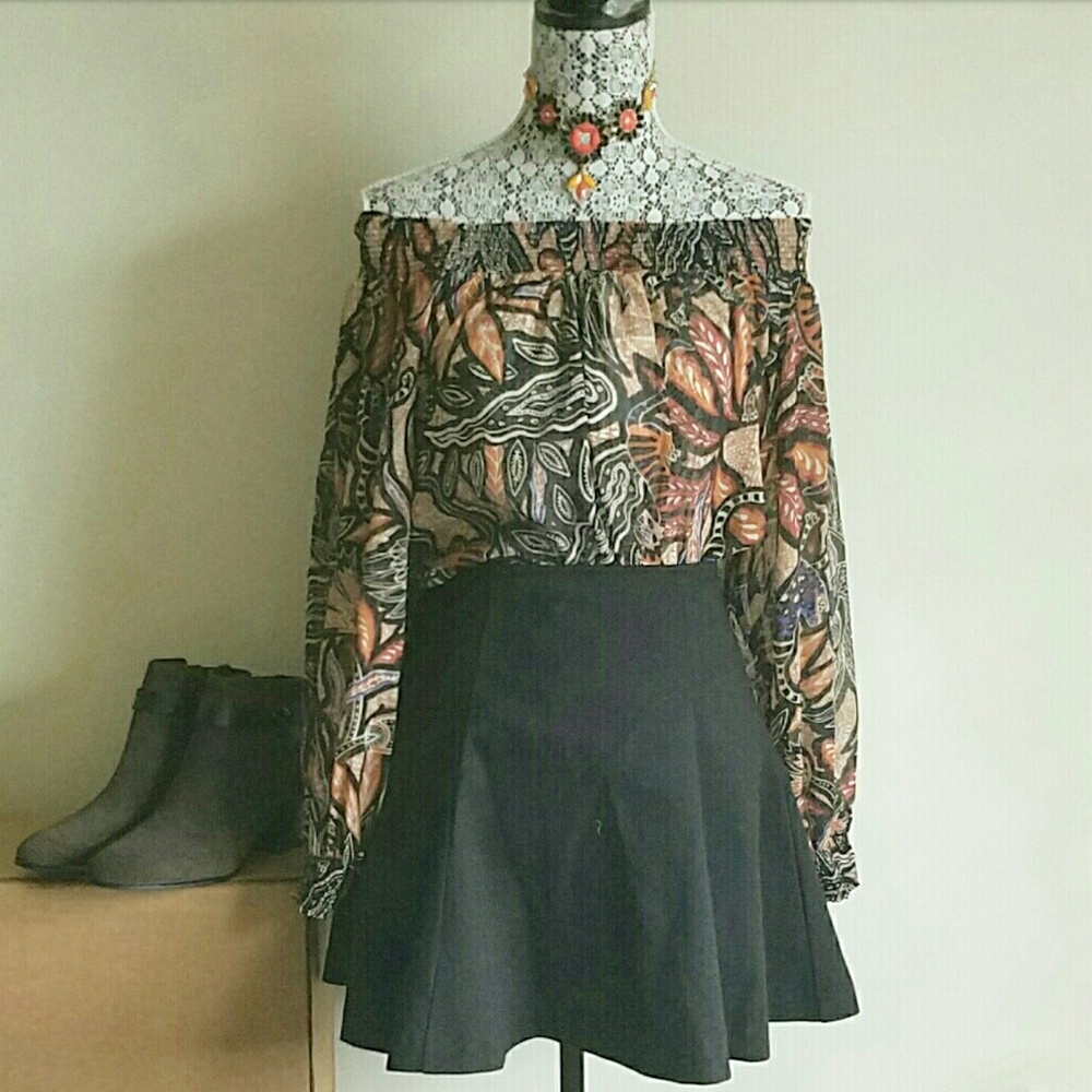 *NWT* H&M Off-Shoulder Top (Size 8)